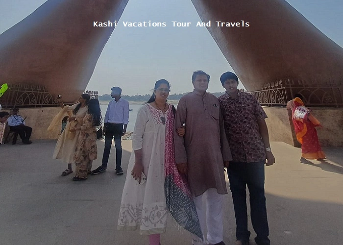 foreigner-guest-visit-ayodhya-varanasi-by-kashi-vacations