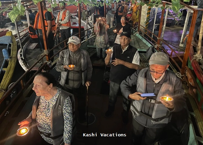 kashi-vacations-guest-see-ganga-arti 