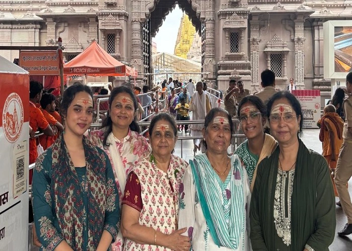 mumbai-guest-visit-kashi-ayodhya-by-kashi-vacations