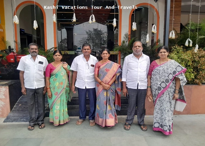 south-indian-guest-visit-varanasi-bajara-boat-by-kashi-vacations